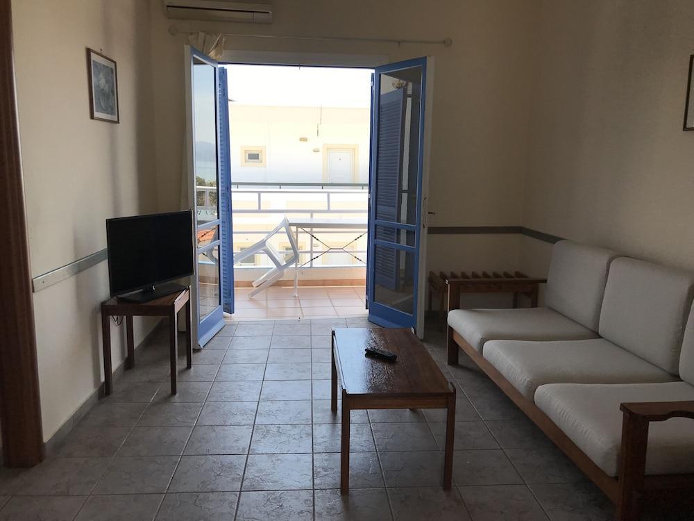 Amazones Villas Apartments Hersonissos  Exterior photo